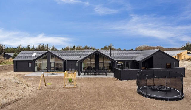 Lovely home in Hvide Sande with sauna
