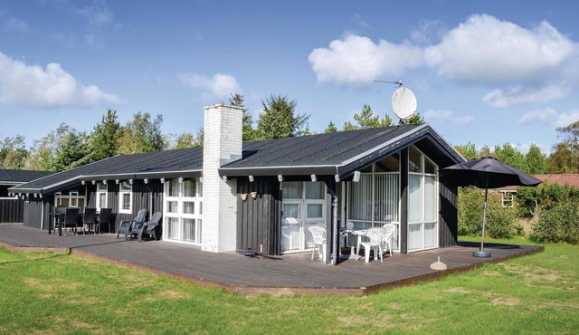 Lovely home in Jerup with WiFi