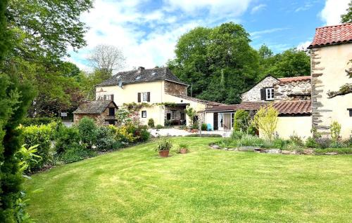 Lovely Home In Jouqueviel With Swimming Pool