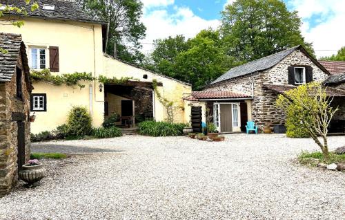 Lovely Home In Jouqueviel With Swimming Pool