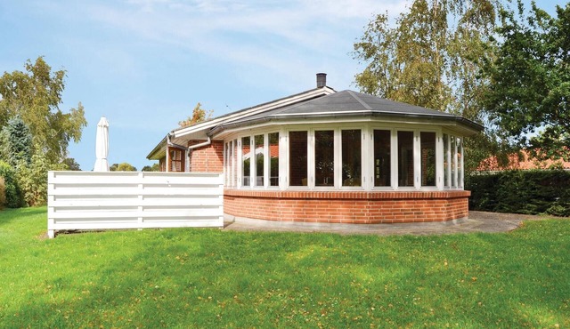 Lovely home in Juelsminde with kitchen