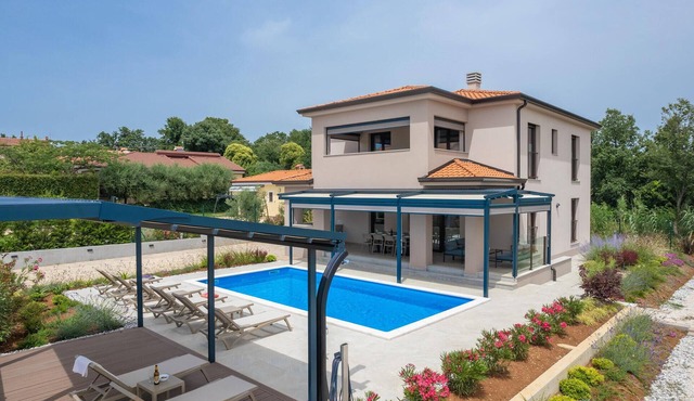 Lovely home in Kadumi