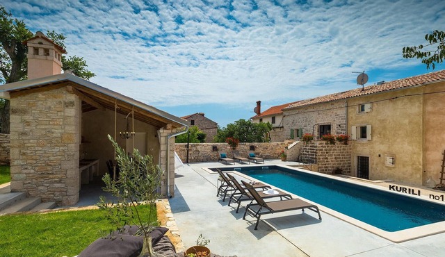 Lovely home in Kanfanar