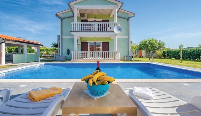 Lovely home in Kapelica