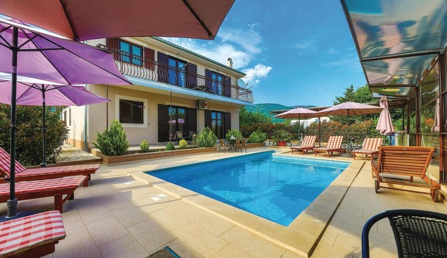 Lovely home in Kastel Stari