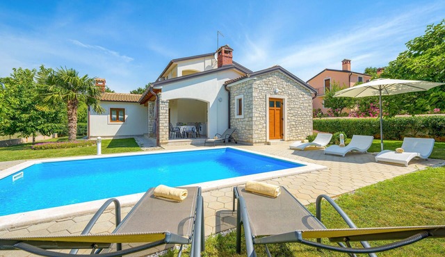 Lovely home in Kmacici with kitchen