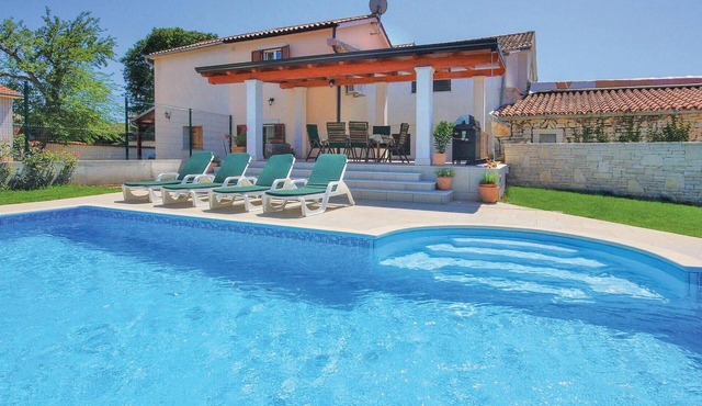 Lovely home in Krnica