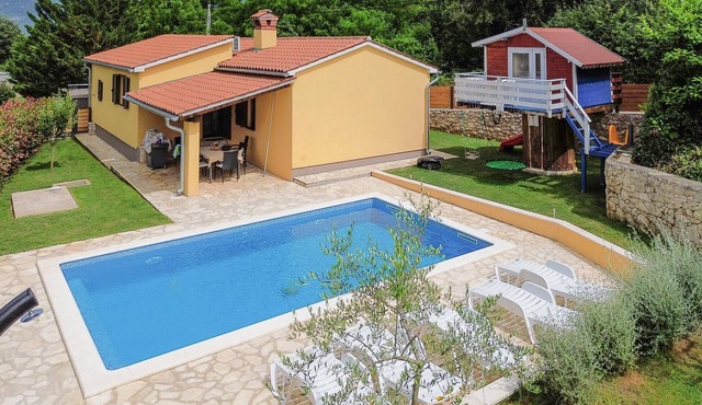 Lovely home in Krsan with WiFi