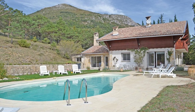 Lovely home in La Bastide