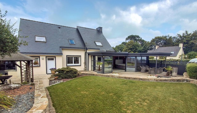 Lovely home in Landivisiau with sauna