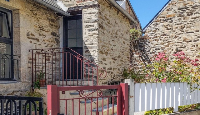 Lovely home in Lannion with WiFi