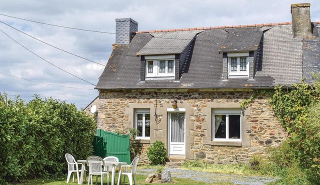 Lovely home in Le Faouet with kitchen