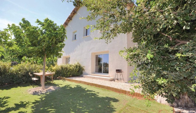 Lovely home in Le Sambuc