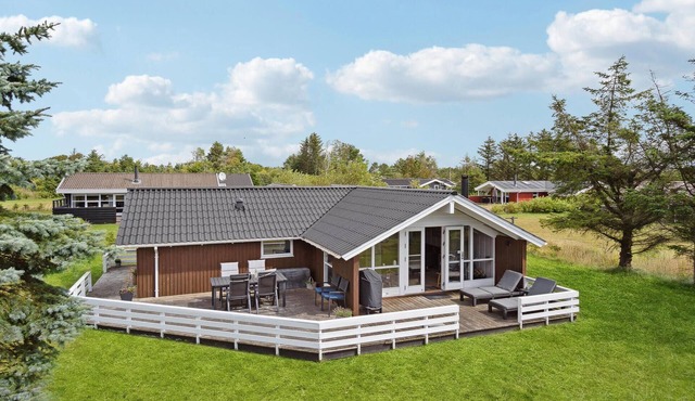 Lovely home in Løkken with sauna
