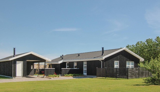 Lovely home in Løkken with sauna