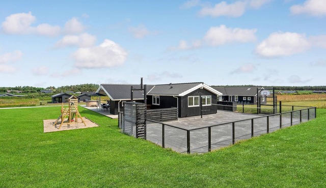 Lovely home in Løkken with sauna