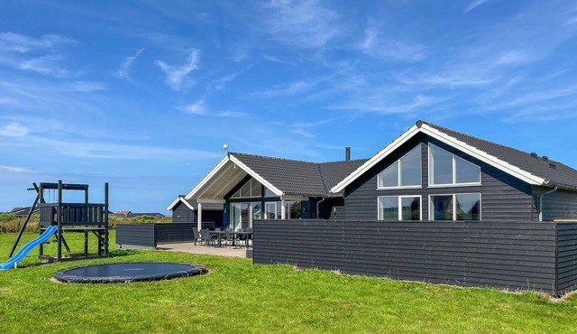 Lovely home in Løkken with sauna