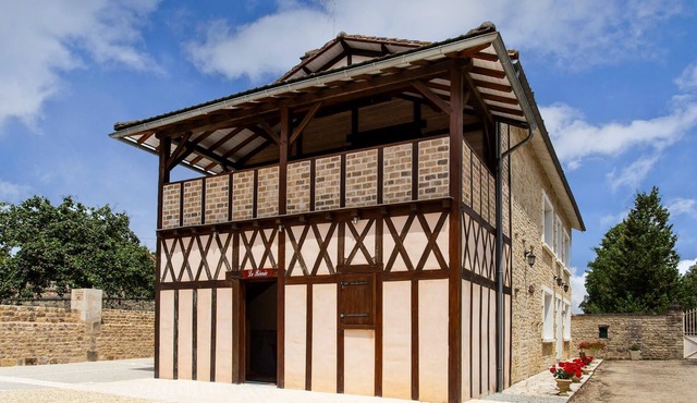 Lovely home in Lonnes with heated swimming pool