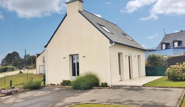 Lovely home in Moëlan-sur-Mer with house sea view