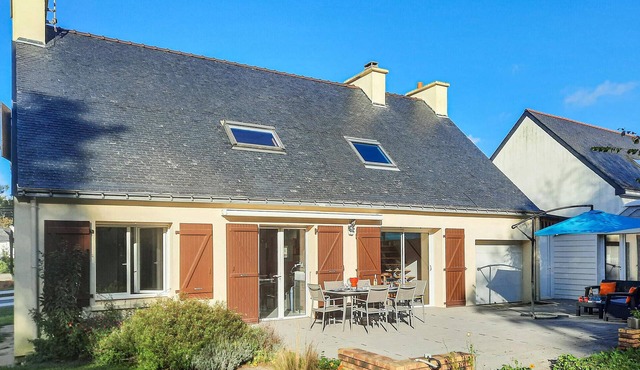 Lovely home in Moelan sur Mer with WiFi