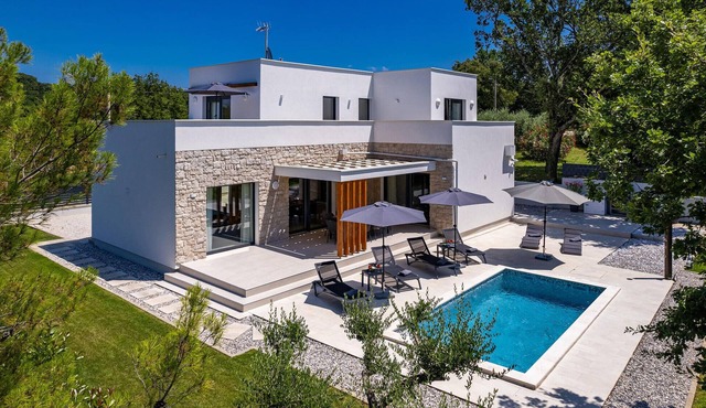 Lovely home in Marasi