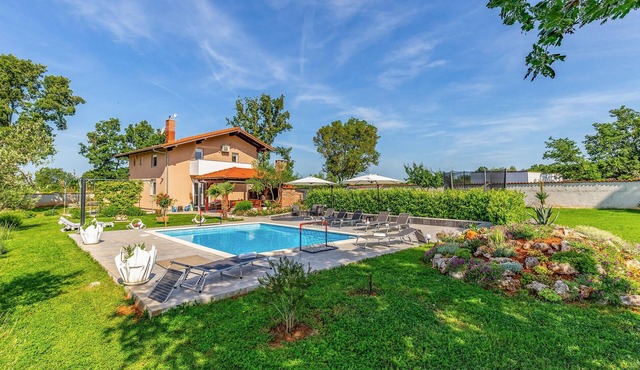 Lovely home in Marcana