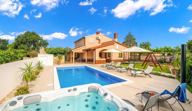 Lovely home in Marcana