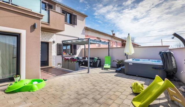 Lovely home in Marcana with WiFi