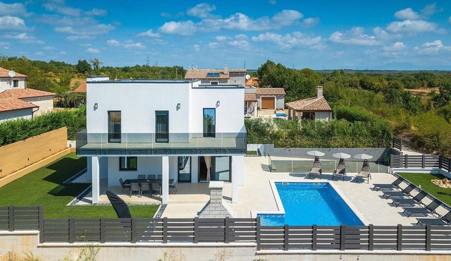 Lovely home in Marcana