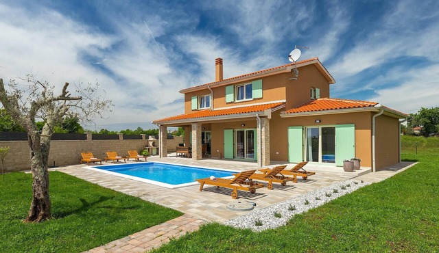 Lovely home in Marcana