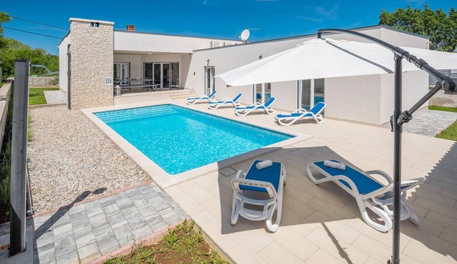 Lovely home in Marici with sauna