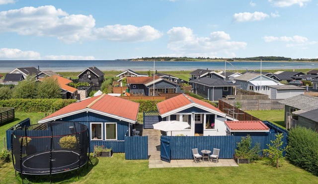 Lovely home in Mesinge with WiFi