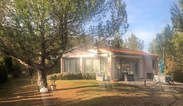 Lovely home in Meyrargues with WiFi
