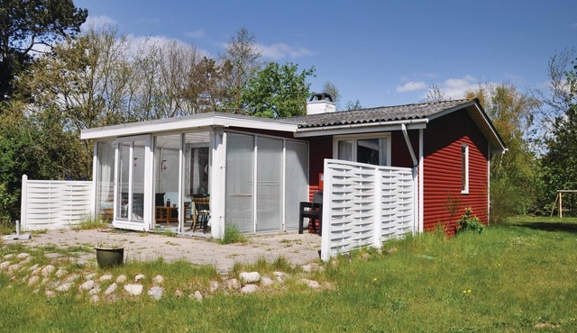 Lovely home in Millinge with kitchen