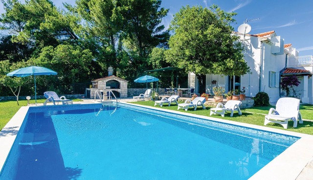 Lovely home in Mocici