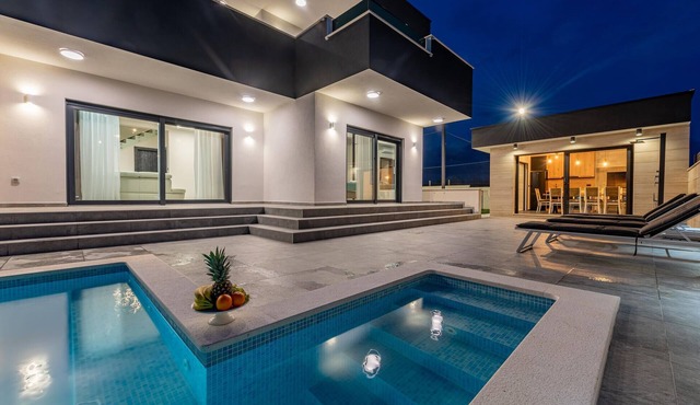 Lovely home in Murvica with private swimming pool, can be inside or outside