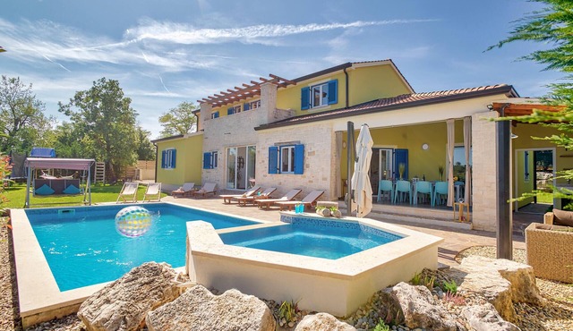 Lovely home in Naselje Muzini with sauna