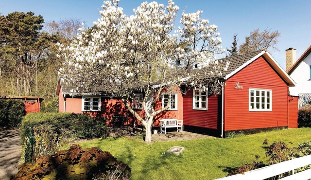 Lovely home in Nexø with WiFi