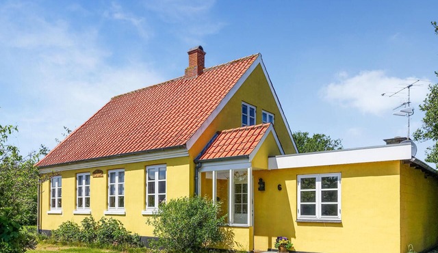 Lovely home in Nexø with WiFi