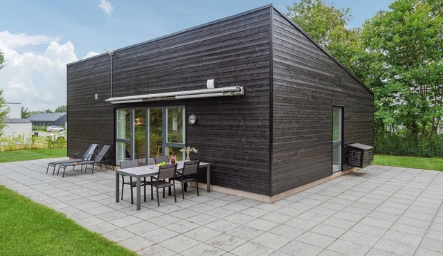 Lovely home in Nexø with WiFi