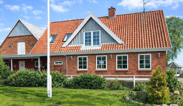 Lovely home in Nordborg with house sea view