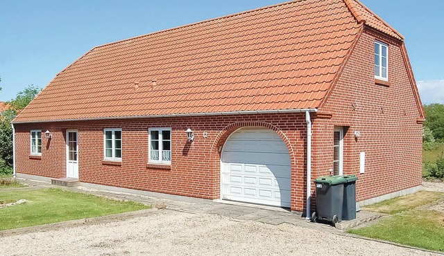 Lovely home in Nørre Nebel with WiFi