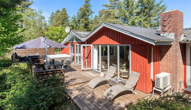 Lovely home in Nørre Nebel with sauna