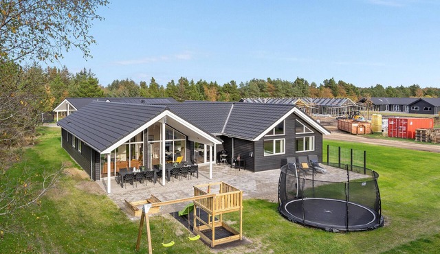 Lovely home in Nørre Nebel with sauna