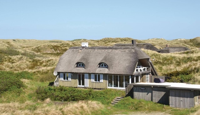 Lovely home in Oksbøl with kitchen