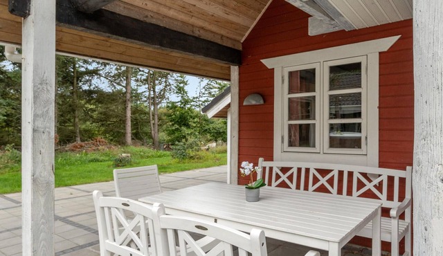 Lovely home in Oksbøl with sauna