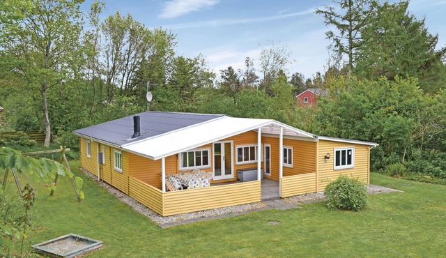 Lovely home in Oksbøl with sauna