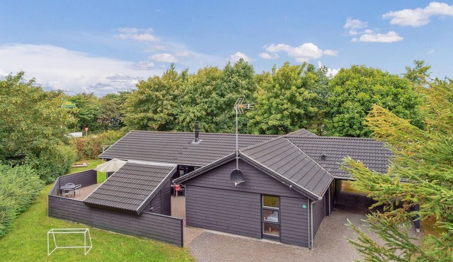 Lovely home in Oksbøl with sauna