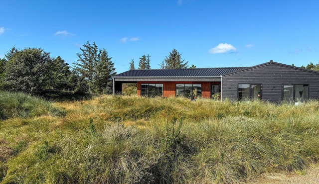 Lovely home in Oksbøl with sauna