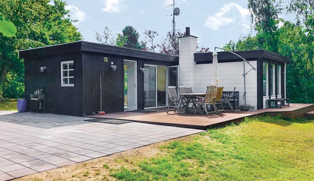 Lovely home in ølsted with WiFi